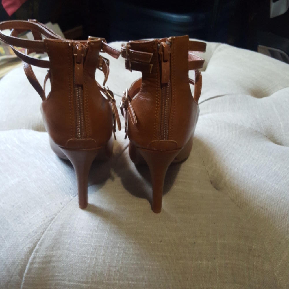 Shoe - Picture 3 of 4